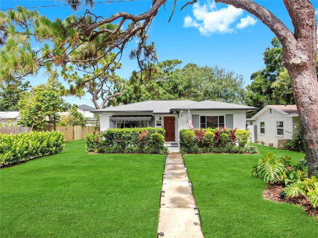 Photo of 4020 Queen Street N, St Petersburg, FL 33714 (MLS # TB8404537)