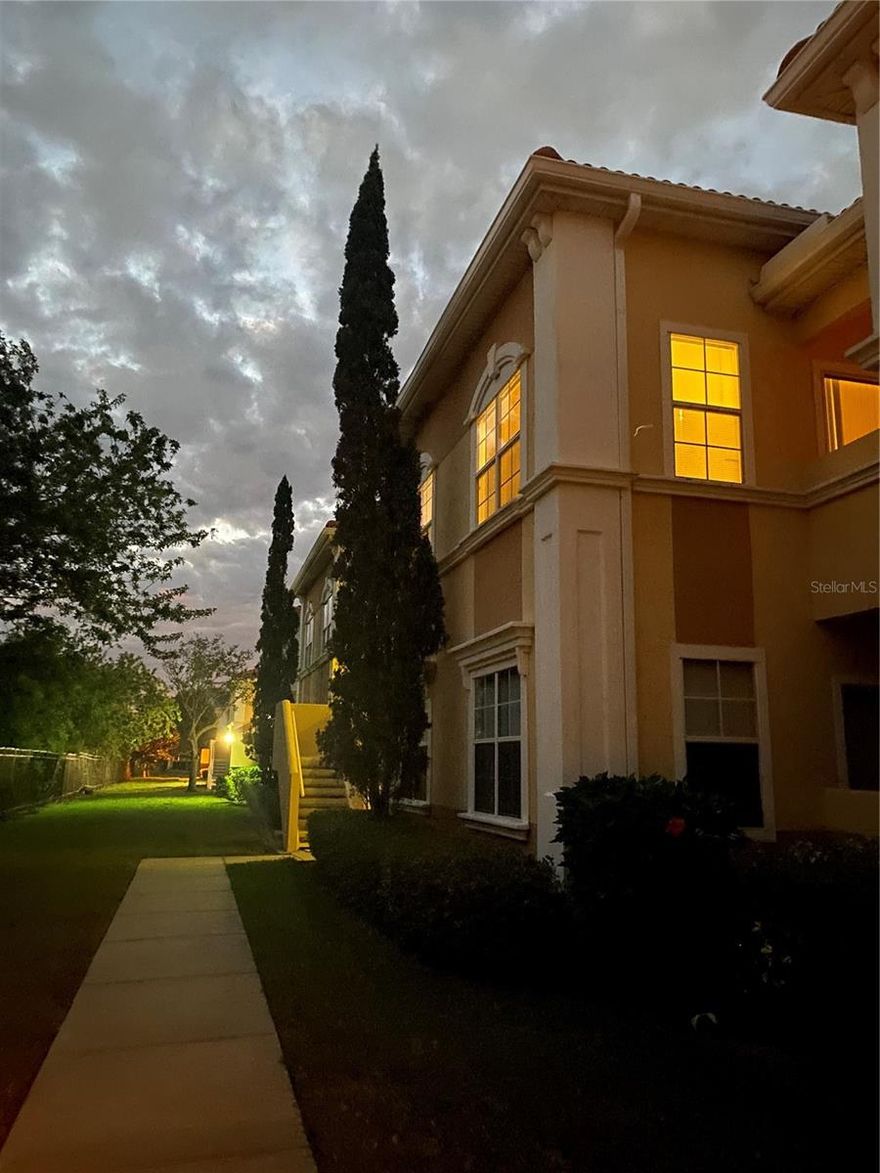 WONDERFUL. UNIQUE SARASOTA CONDO ON A VERY CONVENIENT PLACE. NEAR DOWNTOWN, BEACHES, ST. ARMANDS CIRCLE SHOPPING-RESTAURANTS AND ORIOLES BASEBALL STADIUM. AFFORDABLE PRICE.