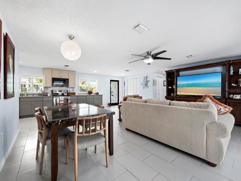 A home in LONGBOAT KEY