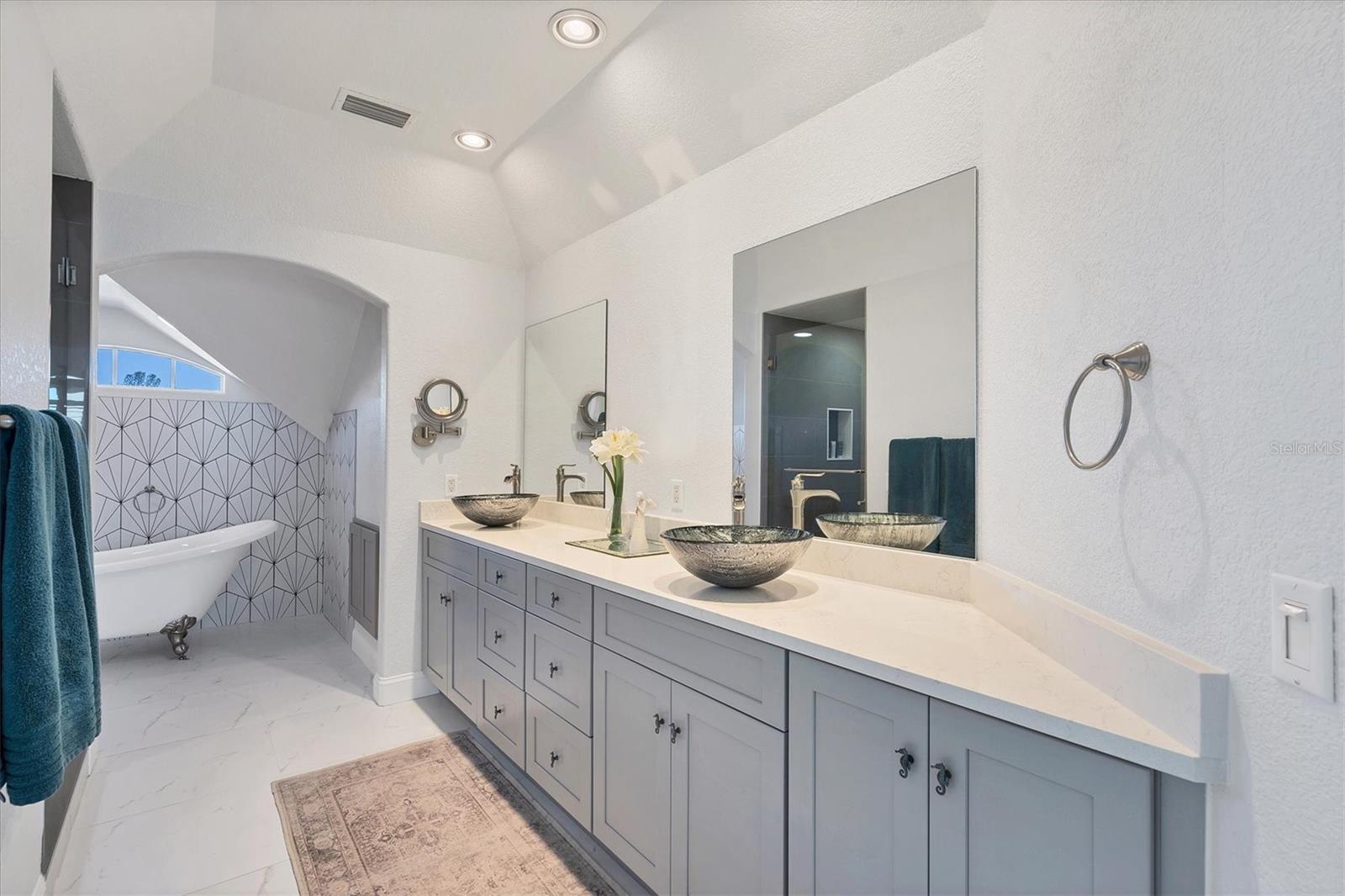 LANDINGS ON LEMON BAY - Residential