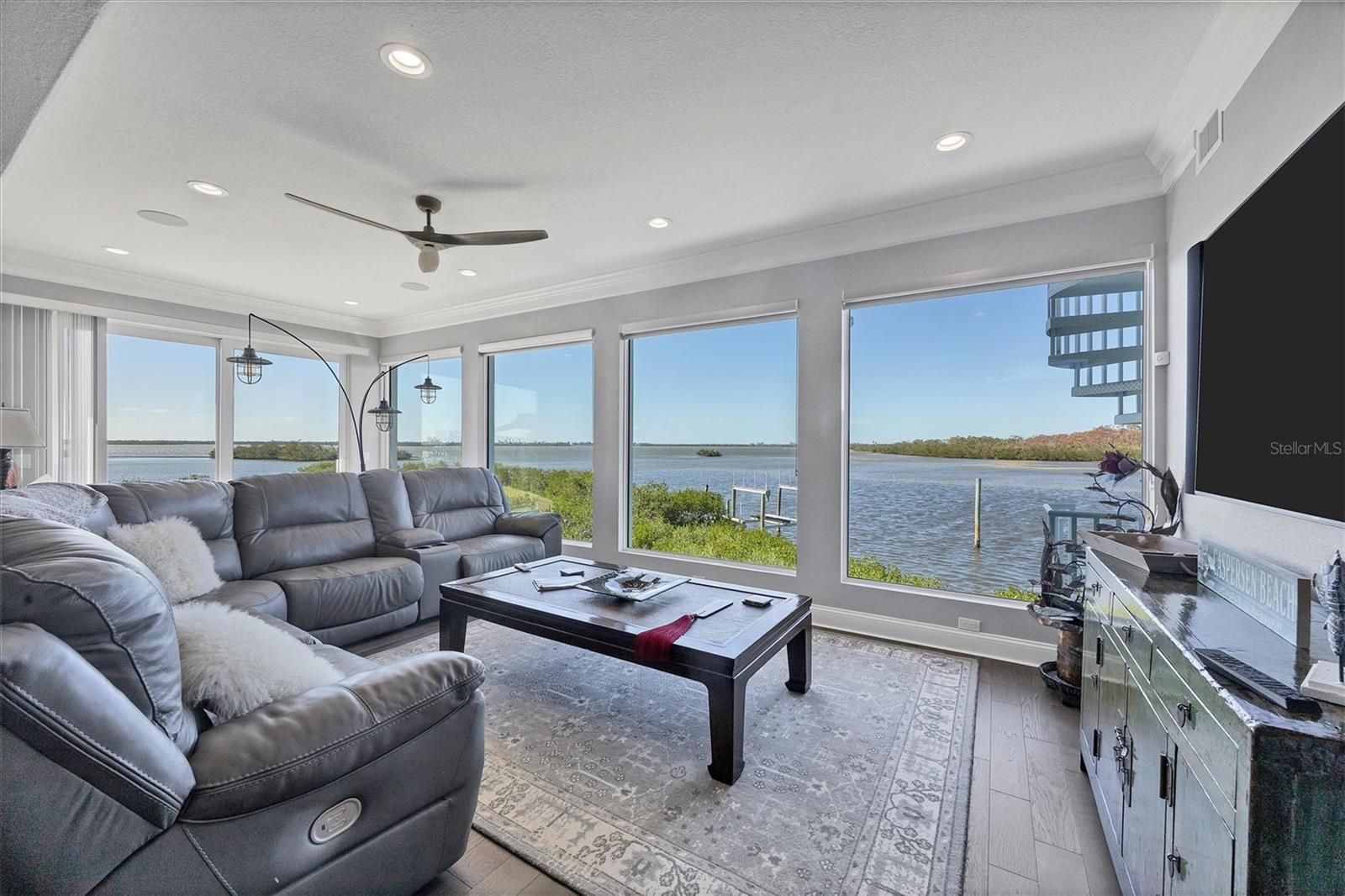 LANDINGS ON LEMON BAY - Residential