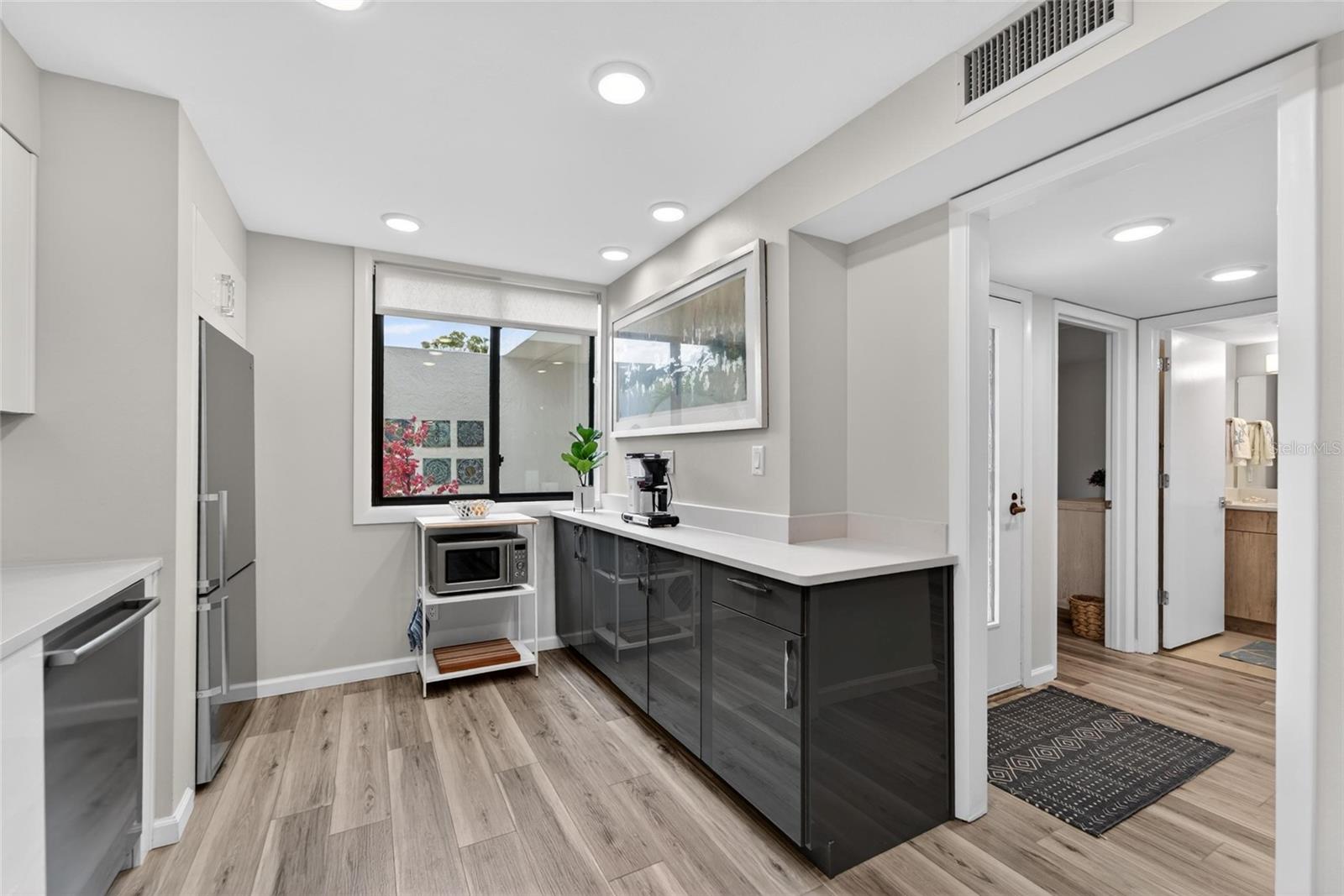 BAYPORT BCH & TEN PH F - Residential