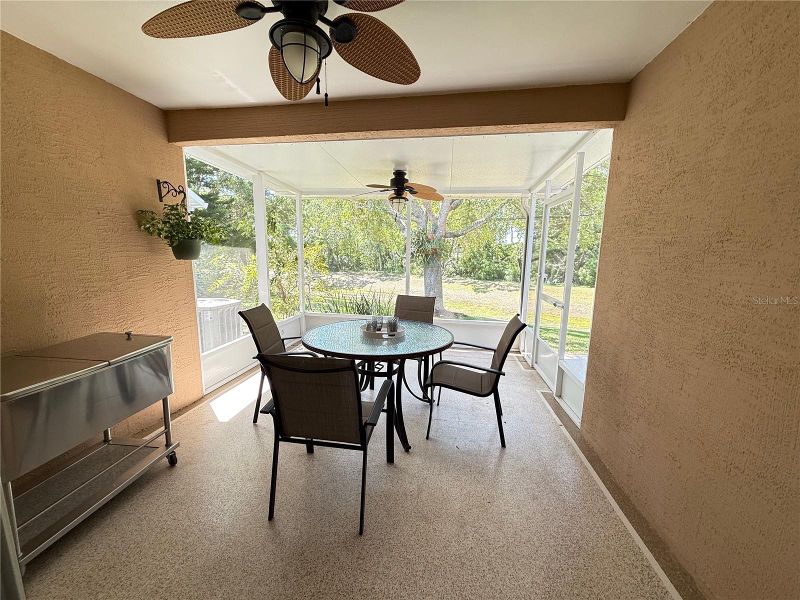 9348 VILLA ENTRADA