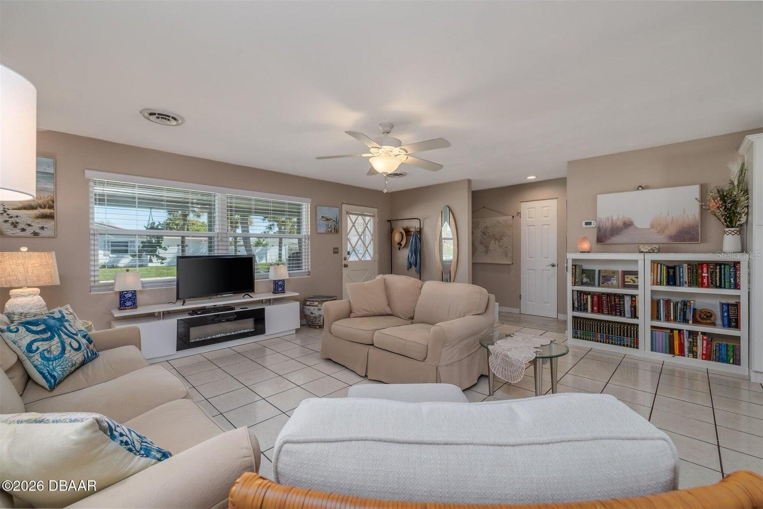 AQUA VISTA CIRCLES - Residential