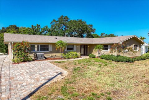 A home in SEMINOLE