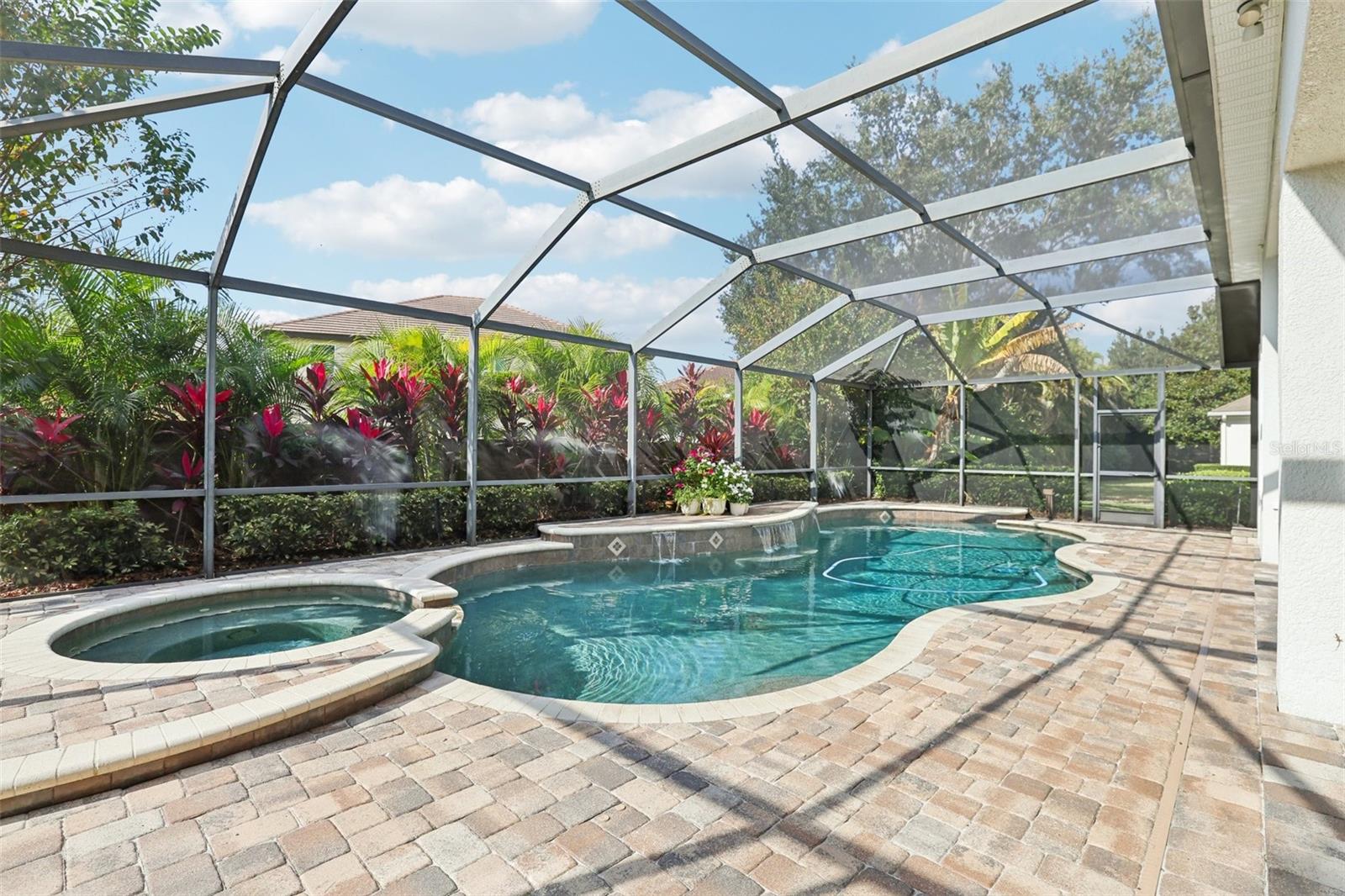 KEENES POINTE - Residential