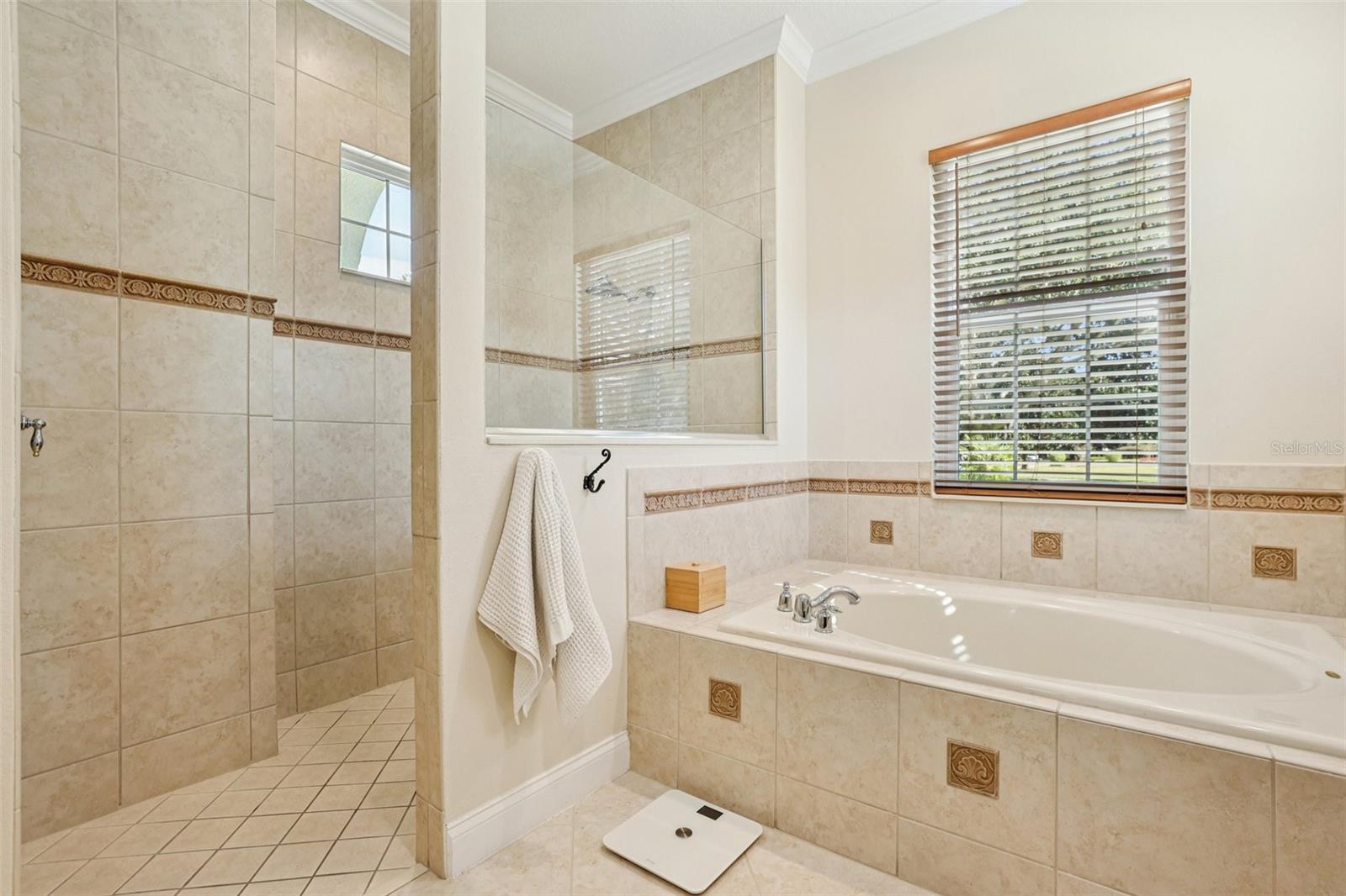 KEENES POINTE - Residential