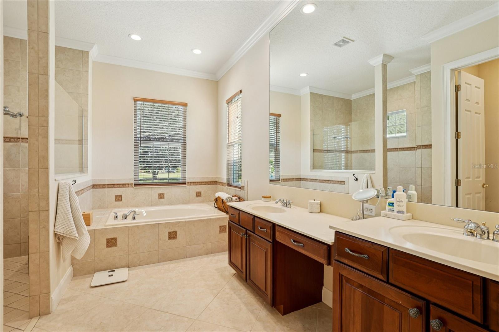 KEENES POINTE - Residential