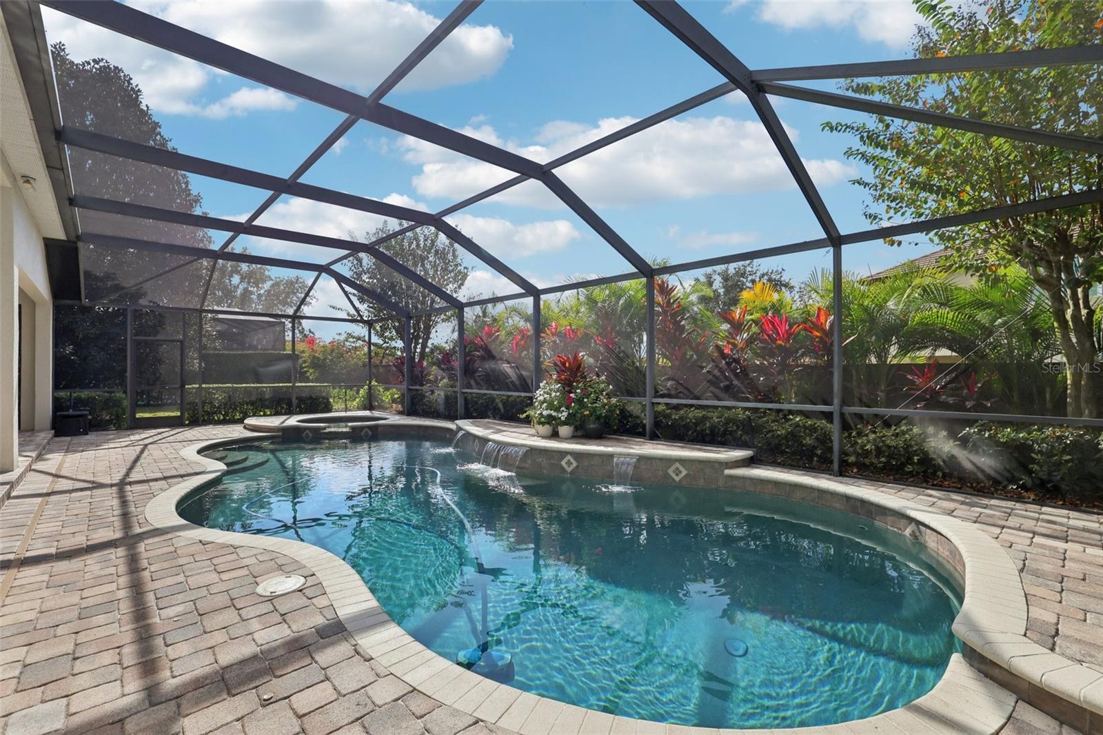 KEENES POINTE - Residential