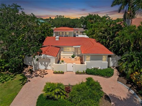 Photo of 860 Snell Isle Boulevard NE, St Petersburg, FL 33704 (MLS # A4665216)