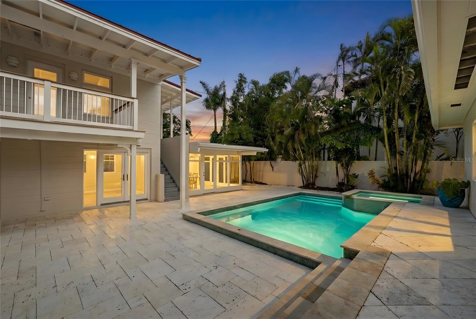 860 SNELL ISLE BOULEVARD NE