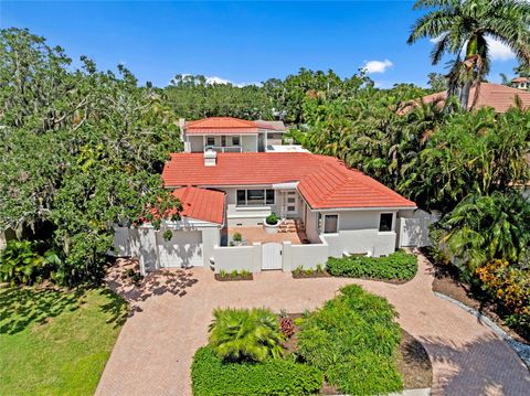 Photo of 860 Snell Isle Boulevard NE, St Petersburg, FL 33704 (MLS # A4665216)