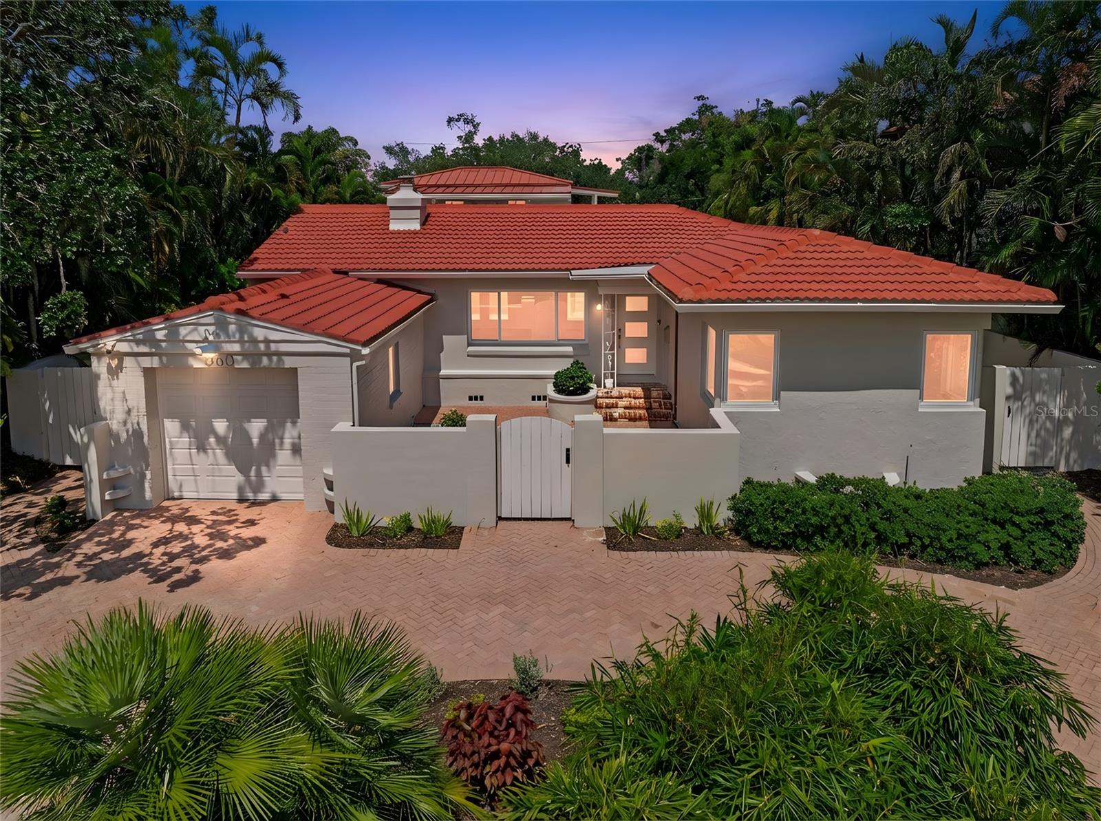 860 SNELL ISLE BOULEVARD NE