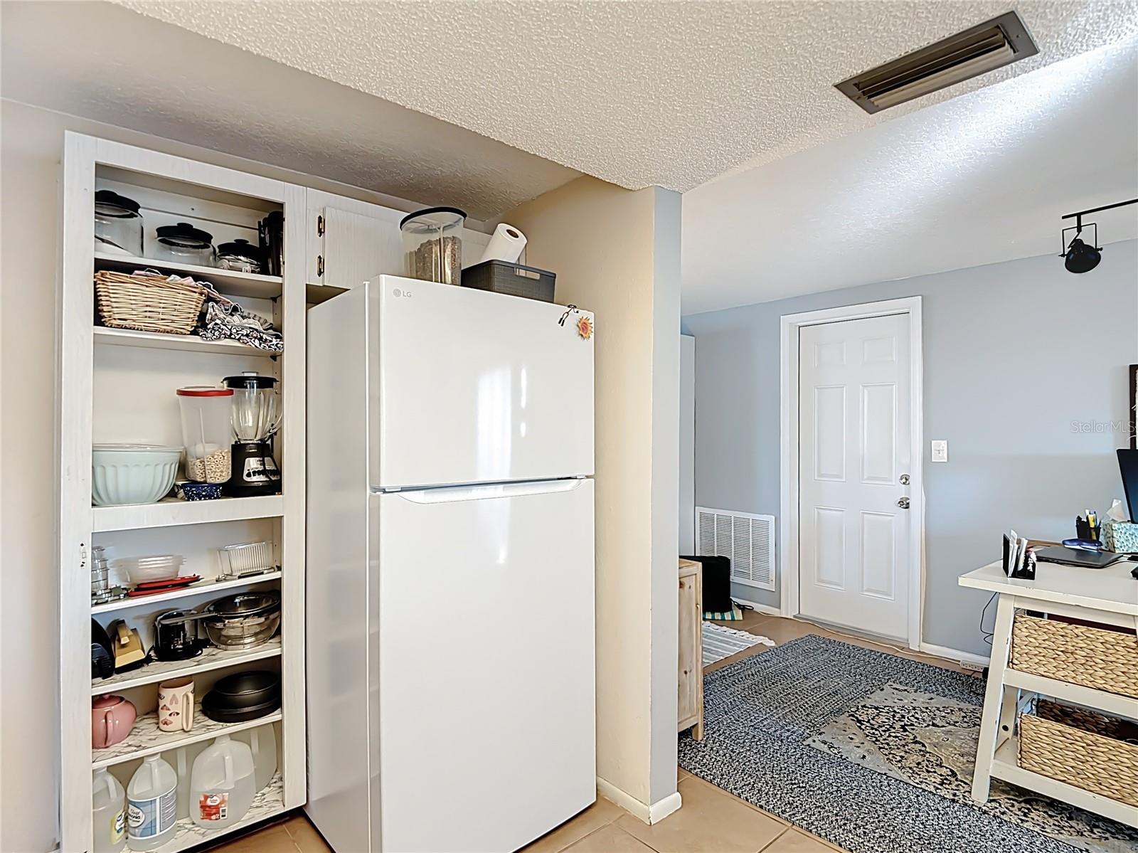 EMBASSY HILLS - Residential