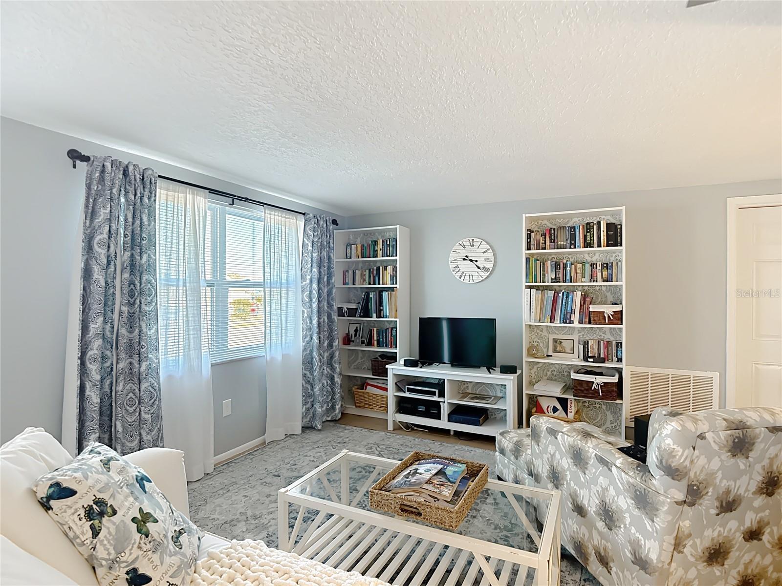 EMBASSY HILLS - Residential