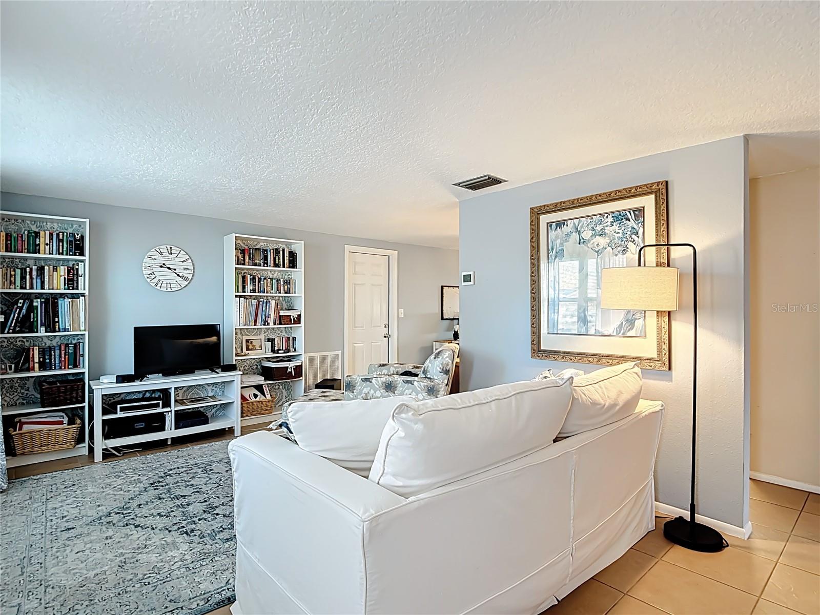 EMBASSY HILLS - Residential