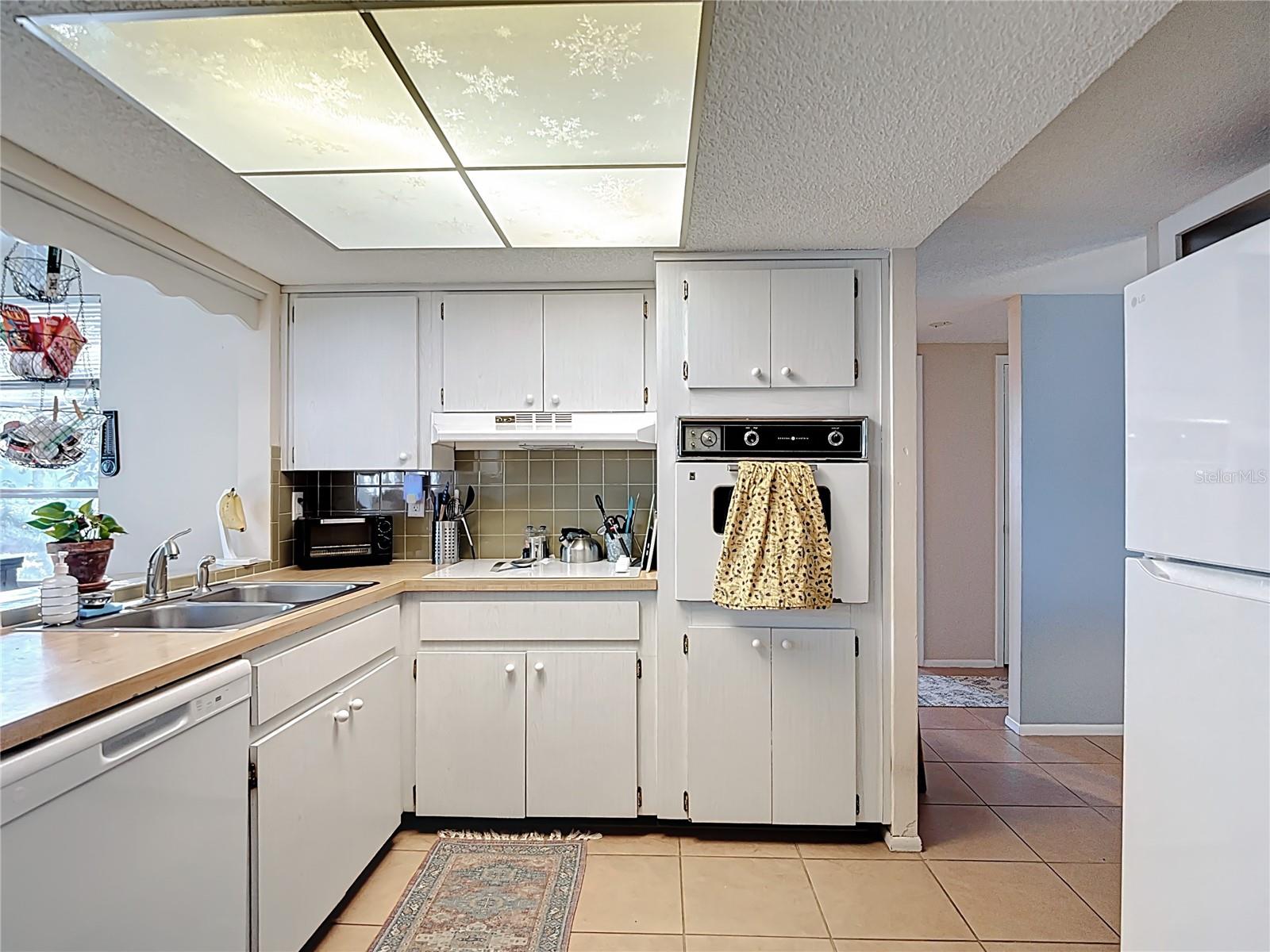 EMBASSY HILLS - Residential