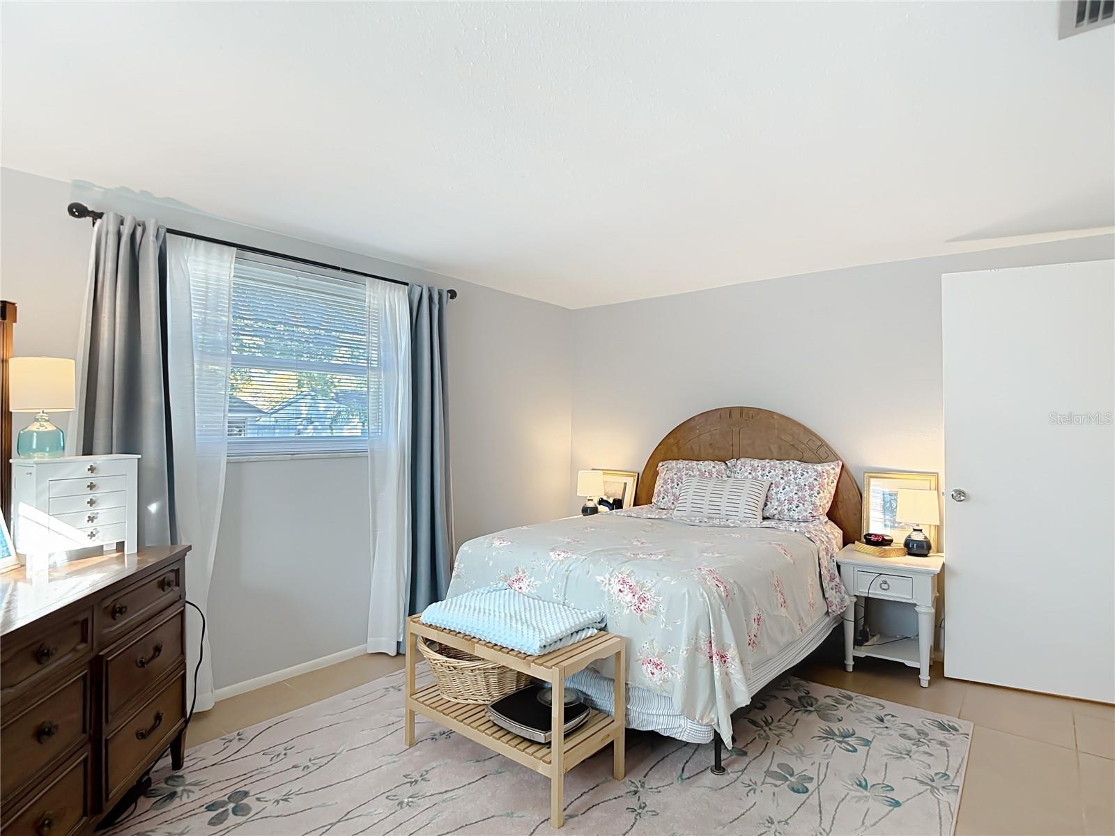 EMBASSY HILLS - Residential