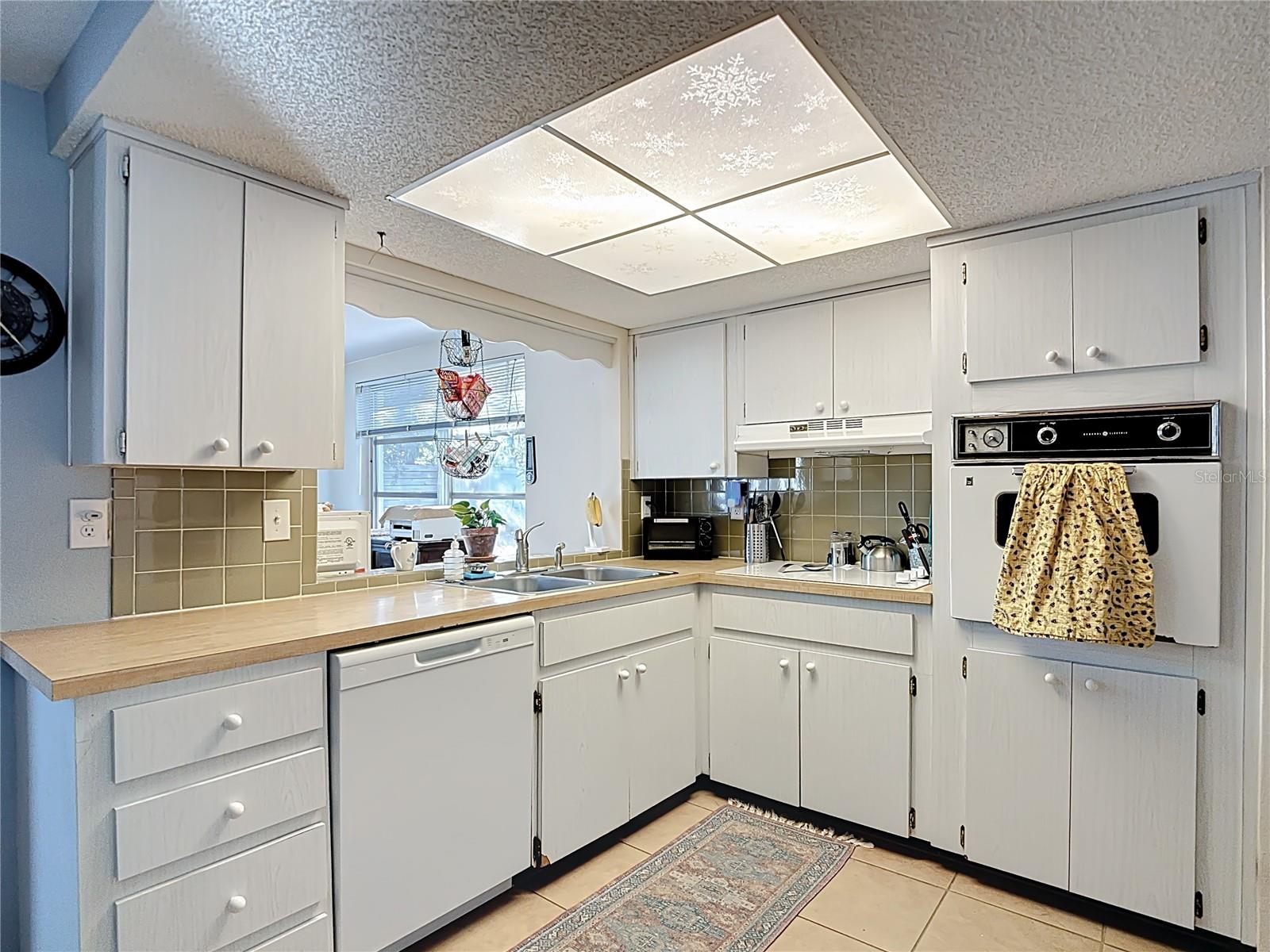 EMBASSY HILLS - Residential