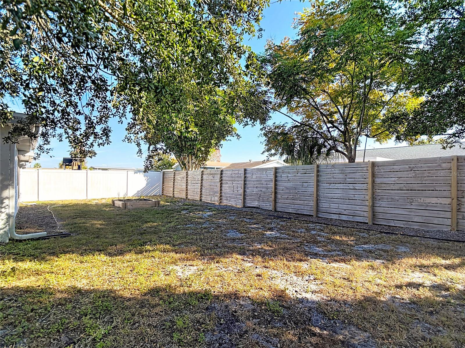 EMBASSY HILLS - Residential