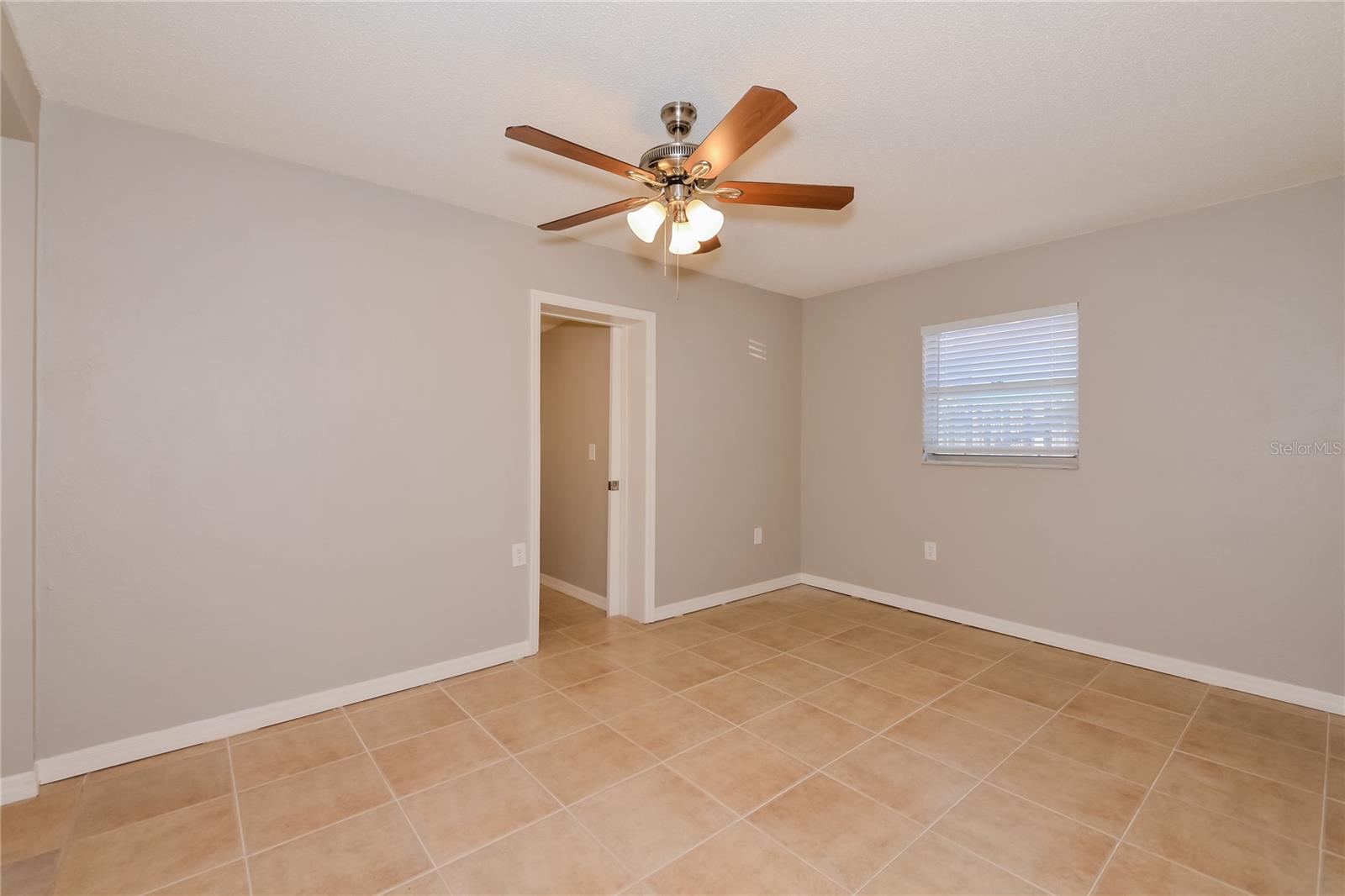 SARASOTA SPRINGS UNIT 19 - Residential Lease