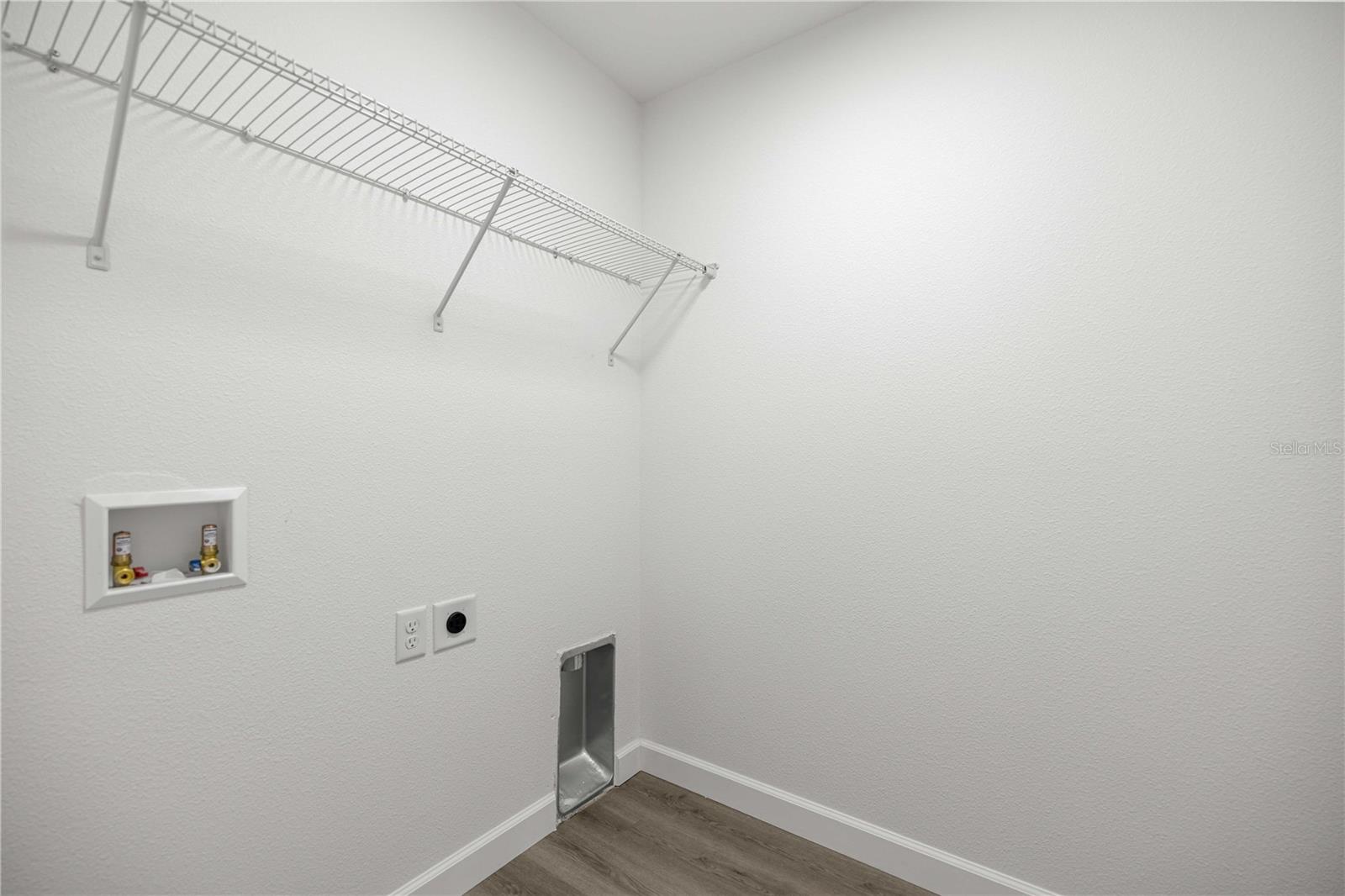 RAINBOW LAKES ESTATE - Residential