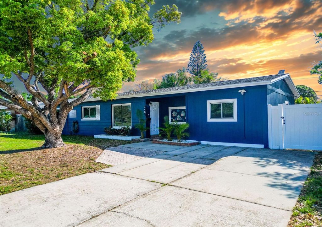 Photo of 7401 16th St N, St Petersburg, FL 33702 (MLS # TB8495247)