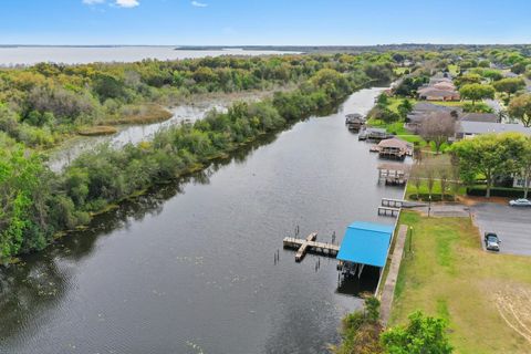 A home in LADY LAKE