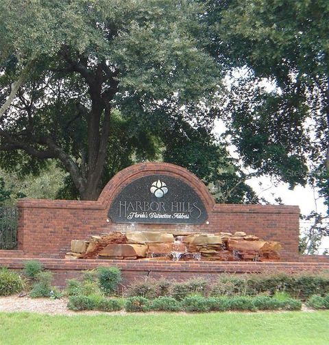 A home in LADY LAKE