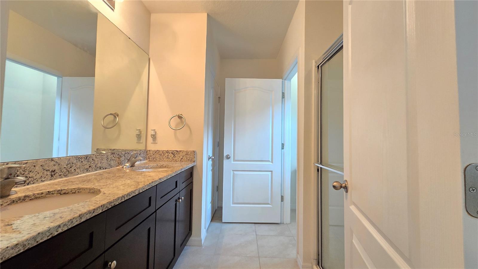 OAK TRAIL RESERVE - Residential Lease