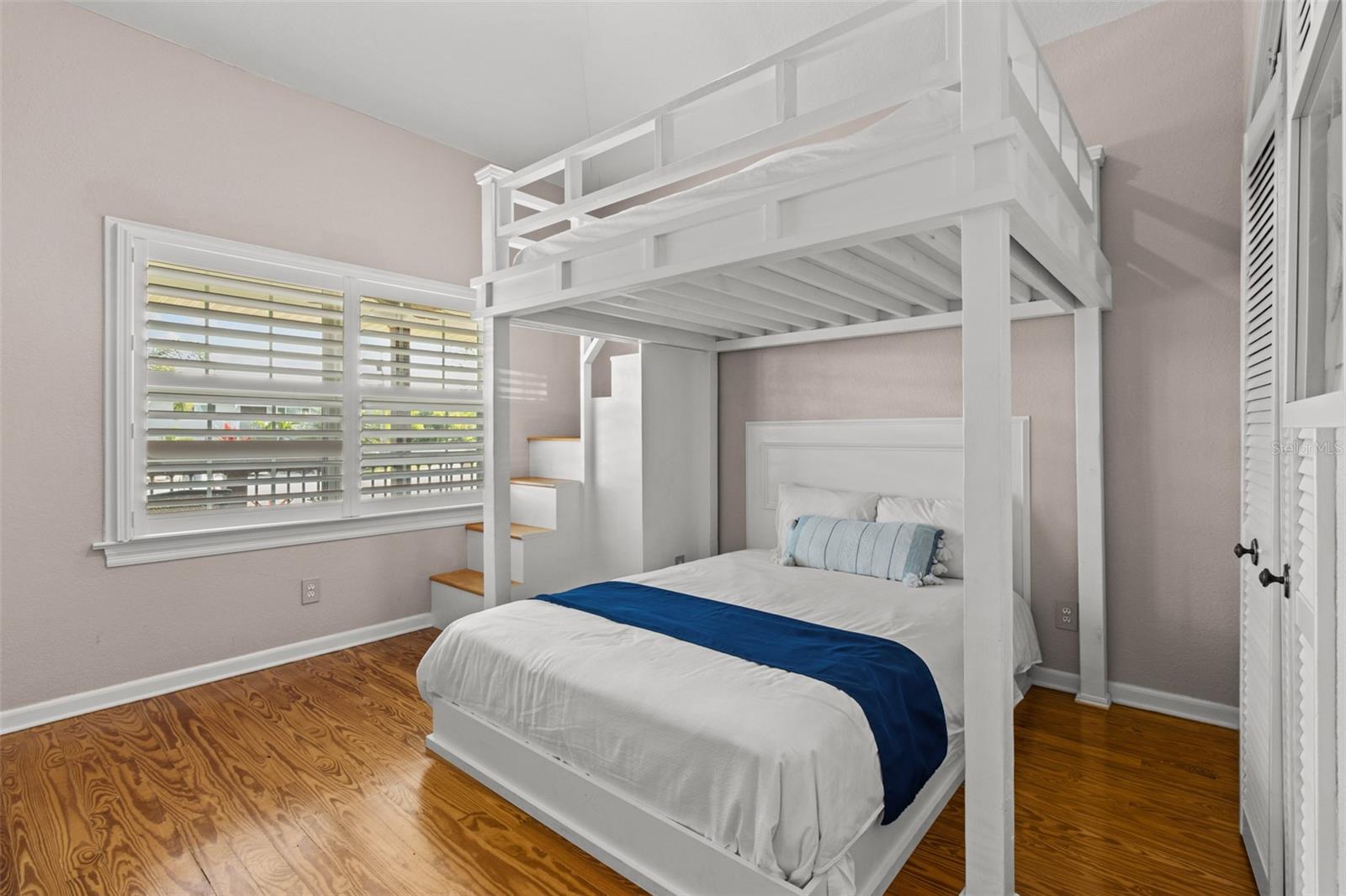 IBIS ISLE - Residential