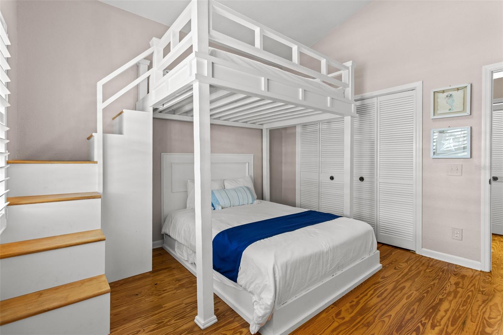 IBIS ISLE - Residential