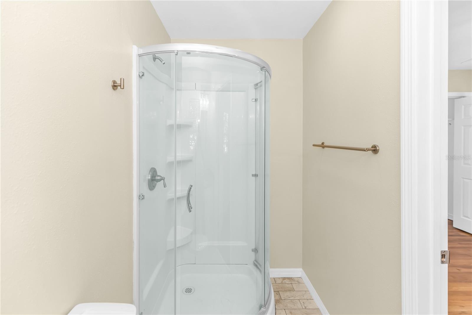 ARDMORE MANOR - Residential