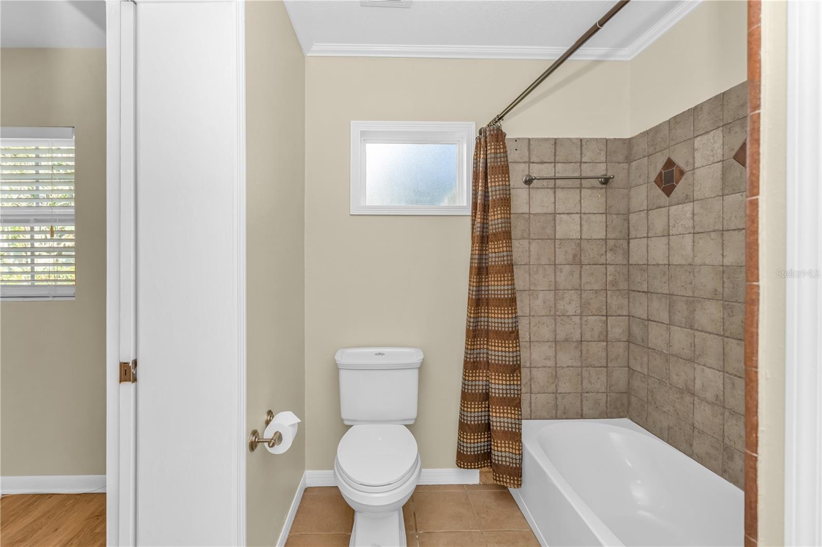 ARDMORE MANOR - Residential