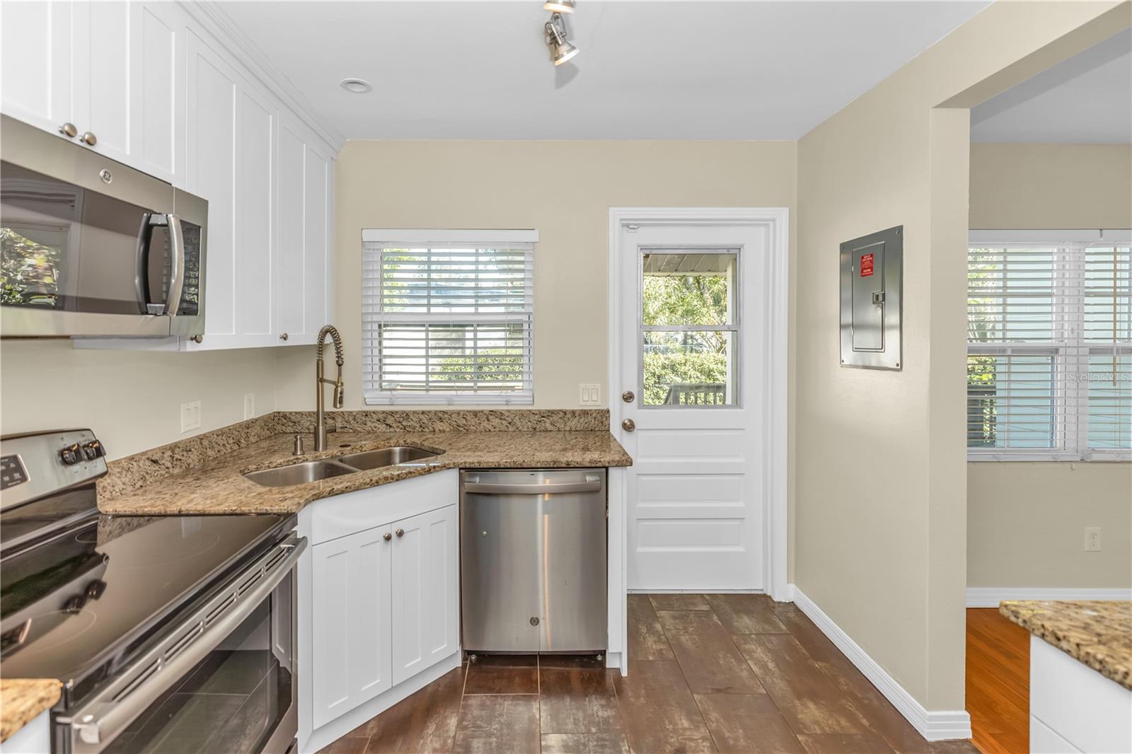 ARDMORE MANOR - Residential