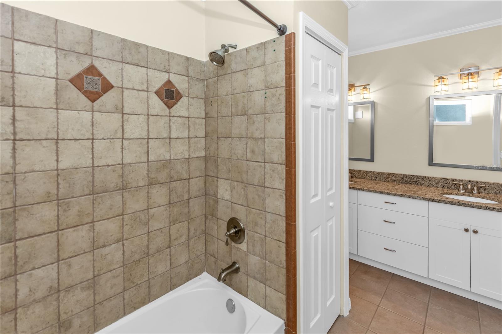 ARDMORE MANOR - Residential