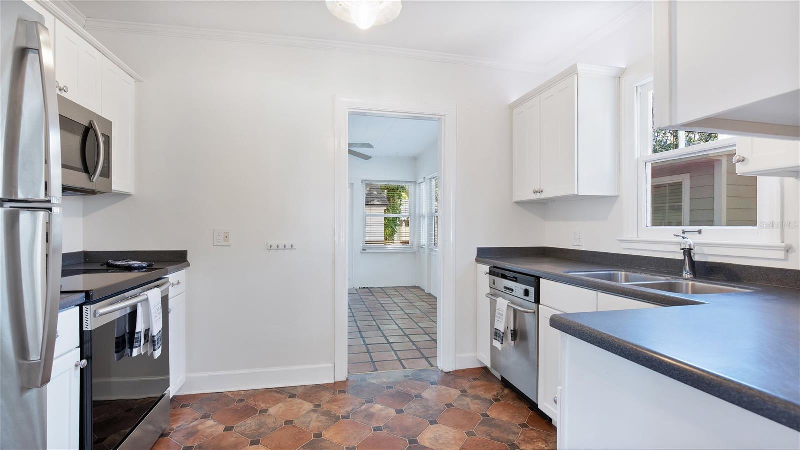 IVANHOE SQUARE - Residential Lease