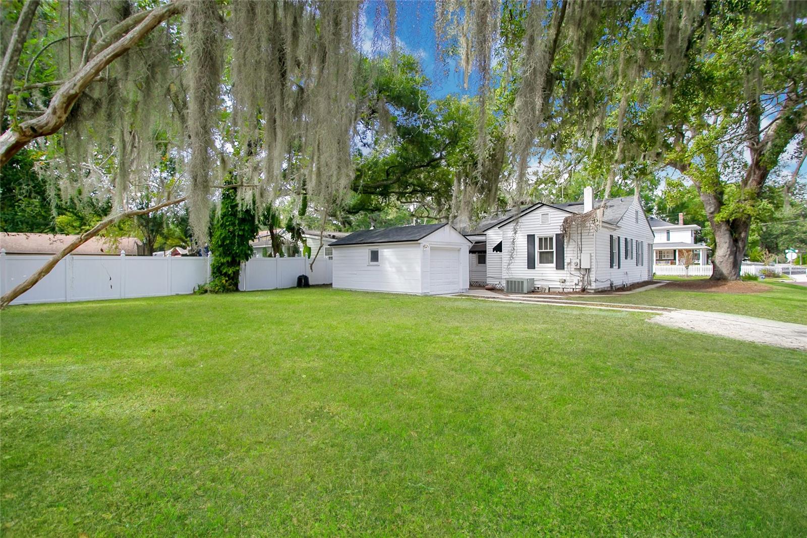 IVANHOE SQUARE - Residential Lease