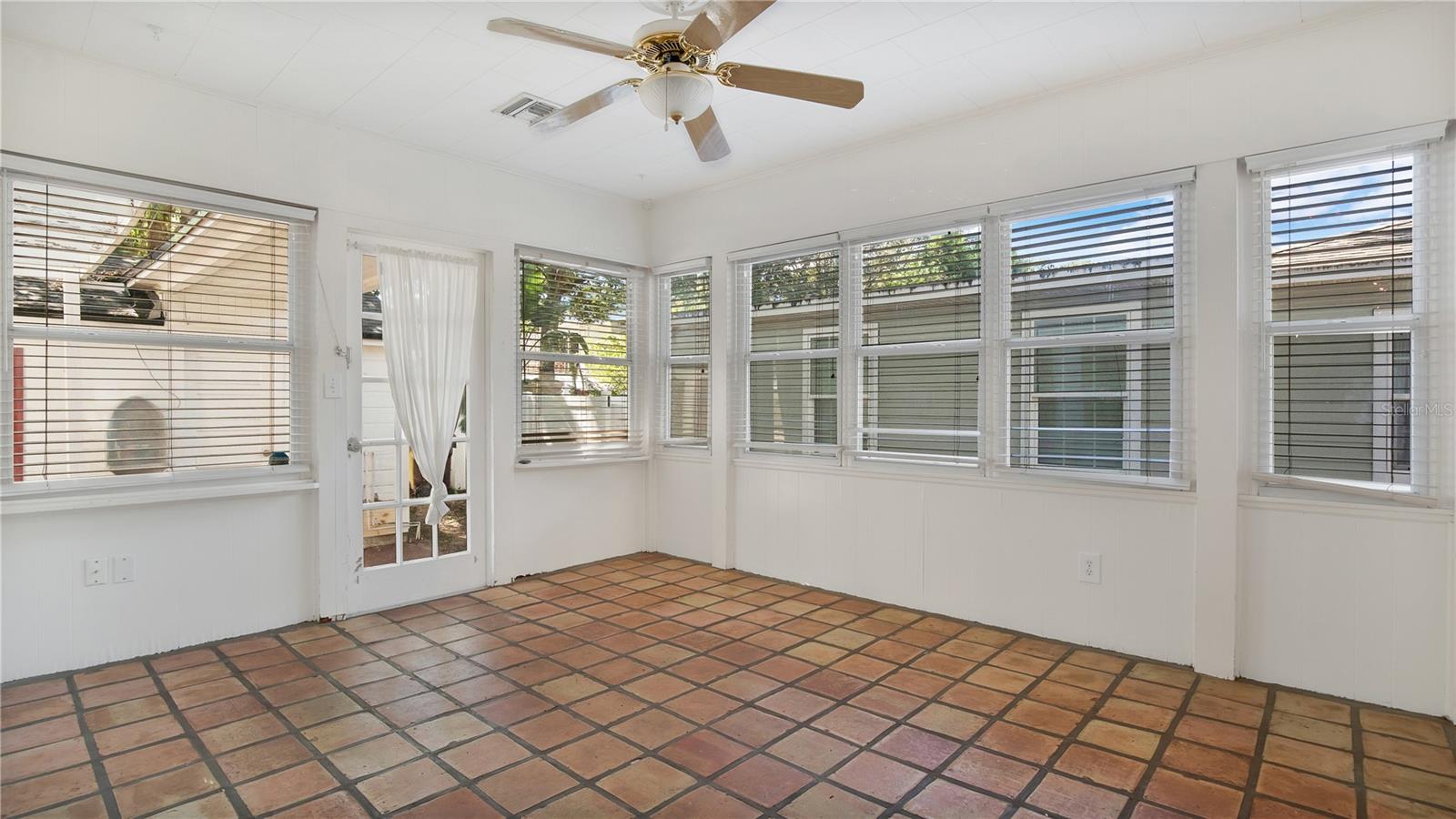 IVANHOE SQUARE - Residential Lease