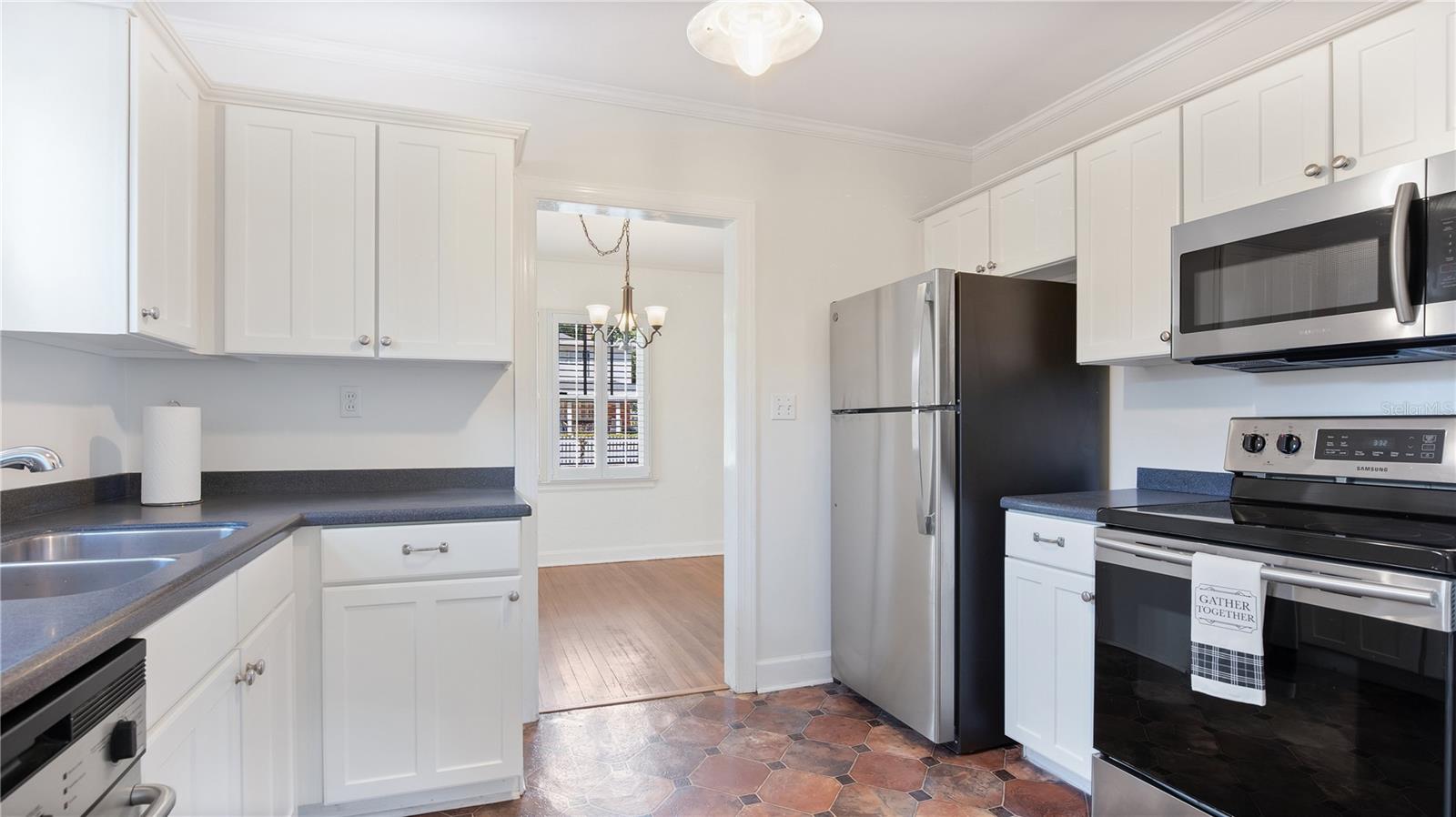 IVANHOE SQUARE - Residential Lease