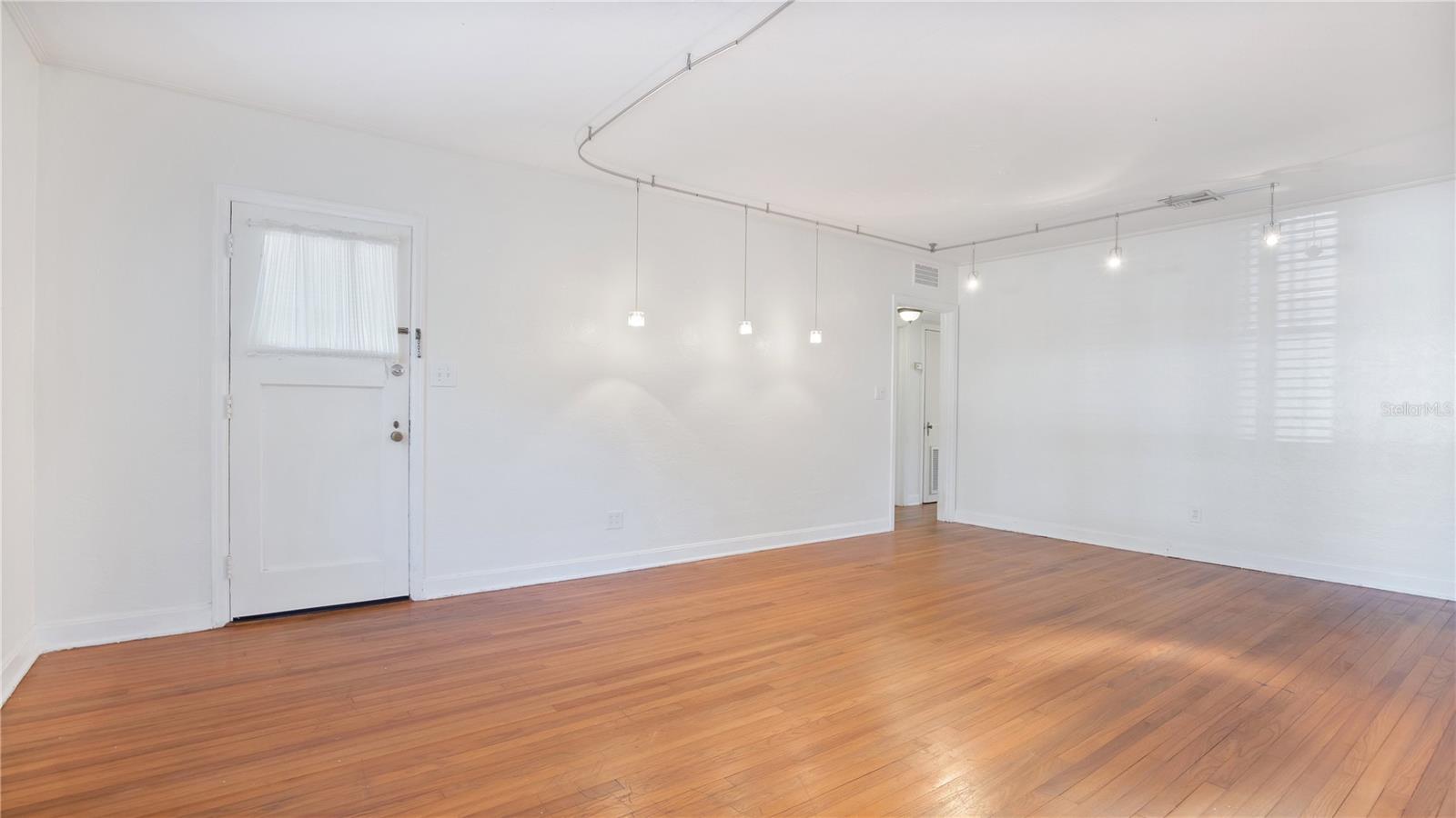 IVANHOE SQUARE - Residential Lease