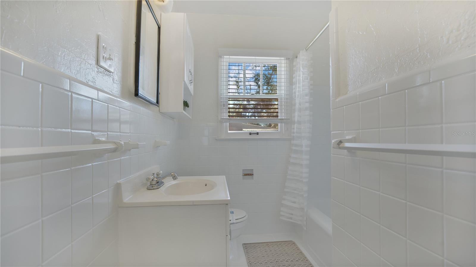 IVANHOE SQUARE - Residential Lease