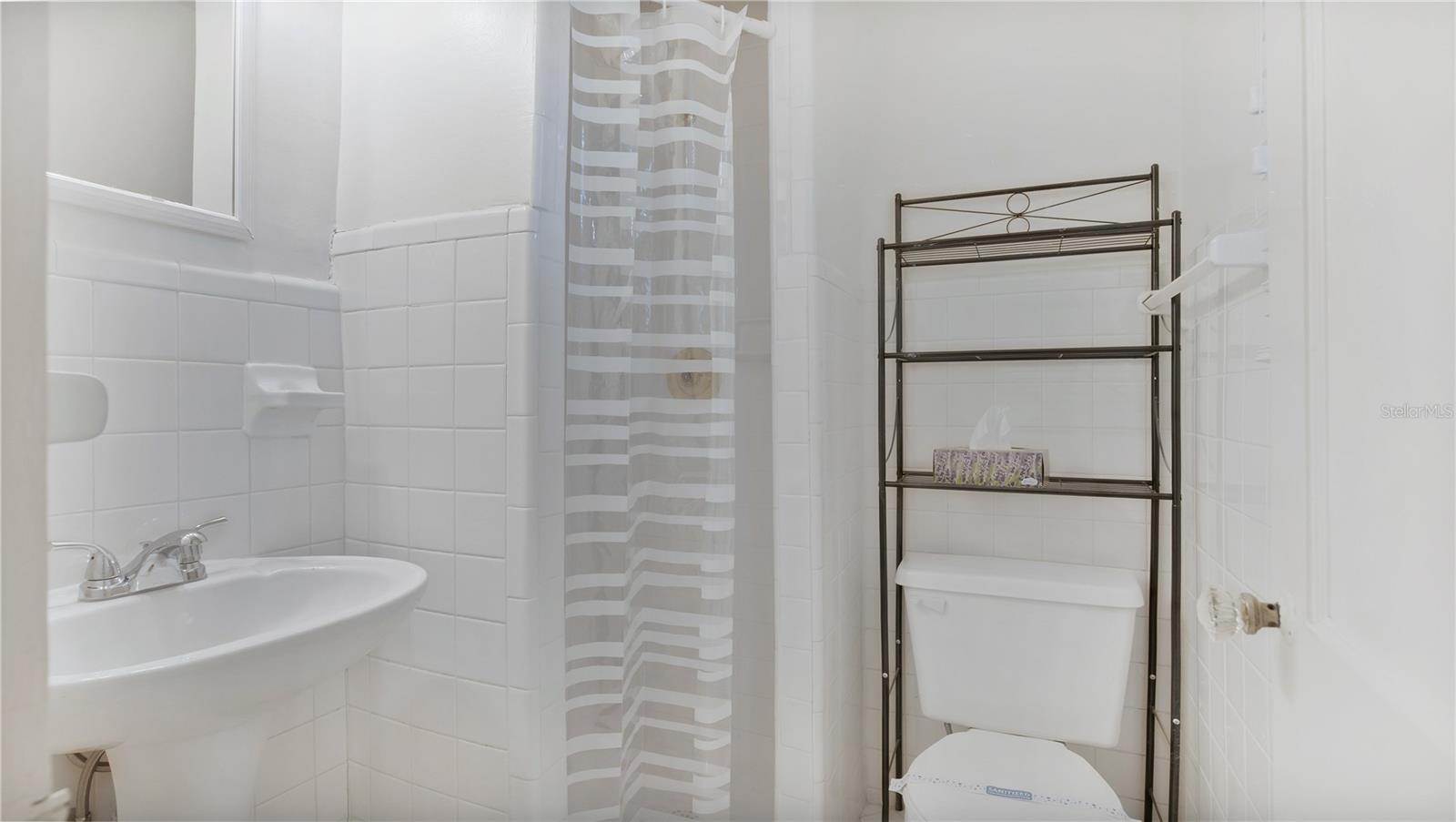 IVANHOE SQUARE - Residential Lease