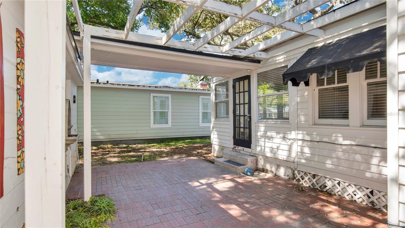 IVANHOE SQUARE - Residential Lease