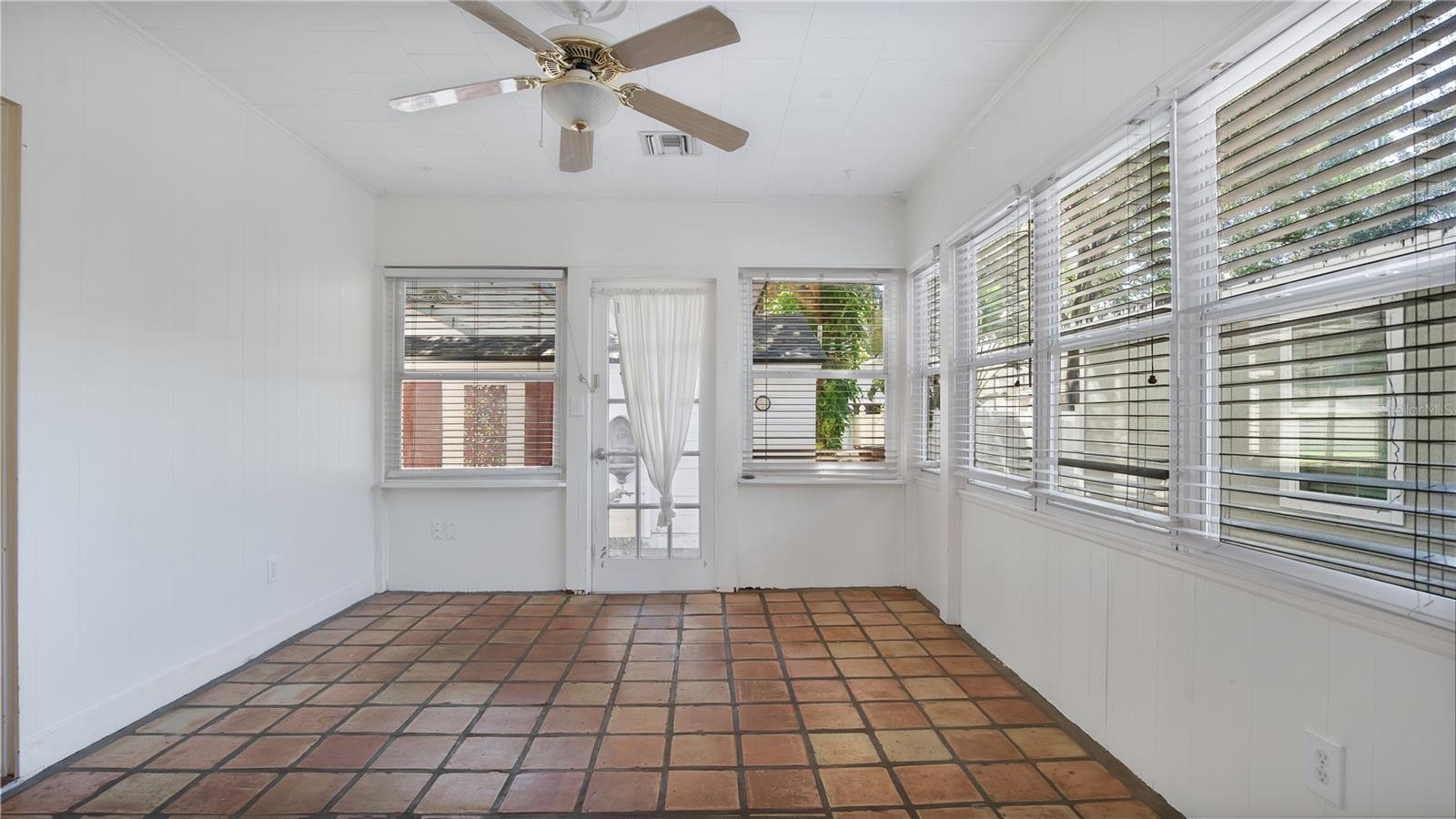 IVANHOE SQUARE - Residential Lease