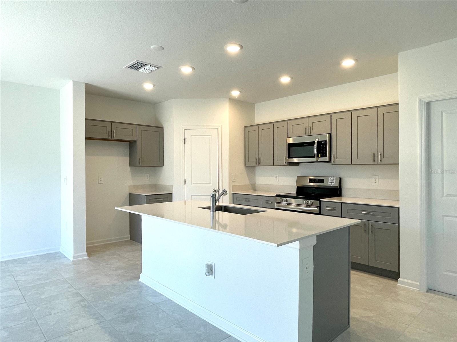 RANCHES/LK MCLEOD II - Residential