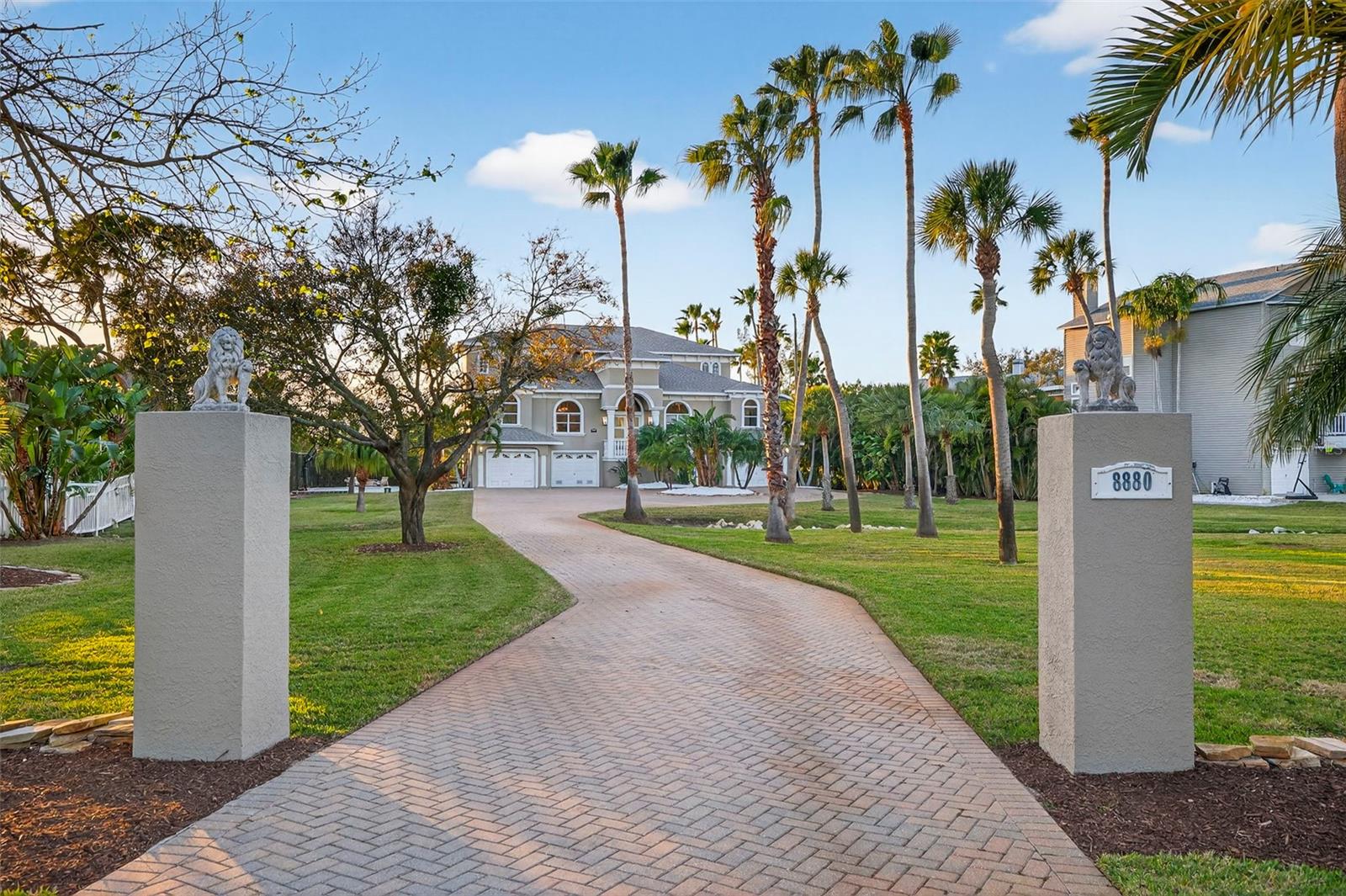 8880 COMMODORE DRIVE