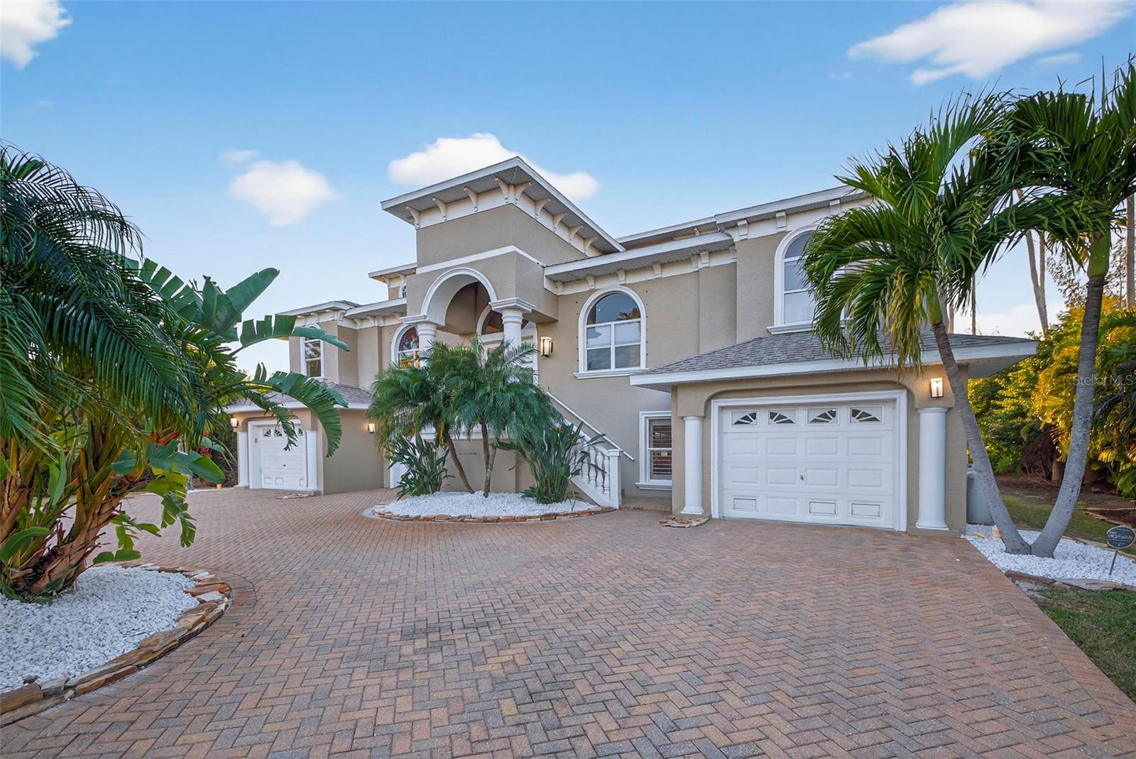 8880 COMMODORE DRIVE