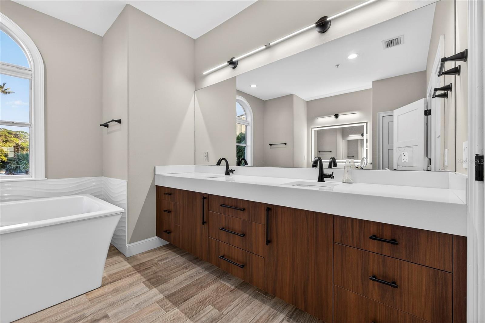 HARBOR VIEW 09 - Residential