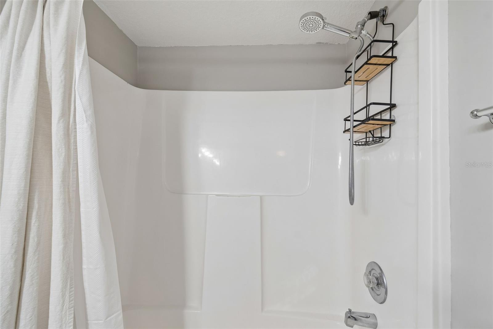 COVE CAY VILLAGE III - Residential Lease